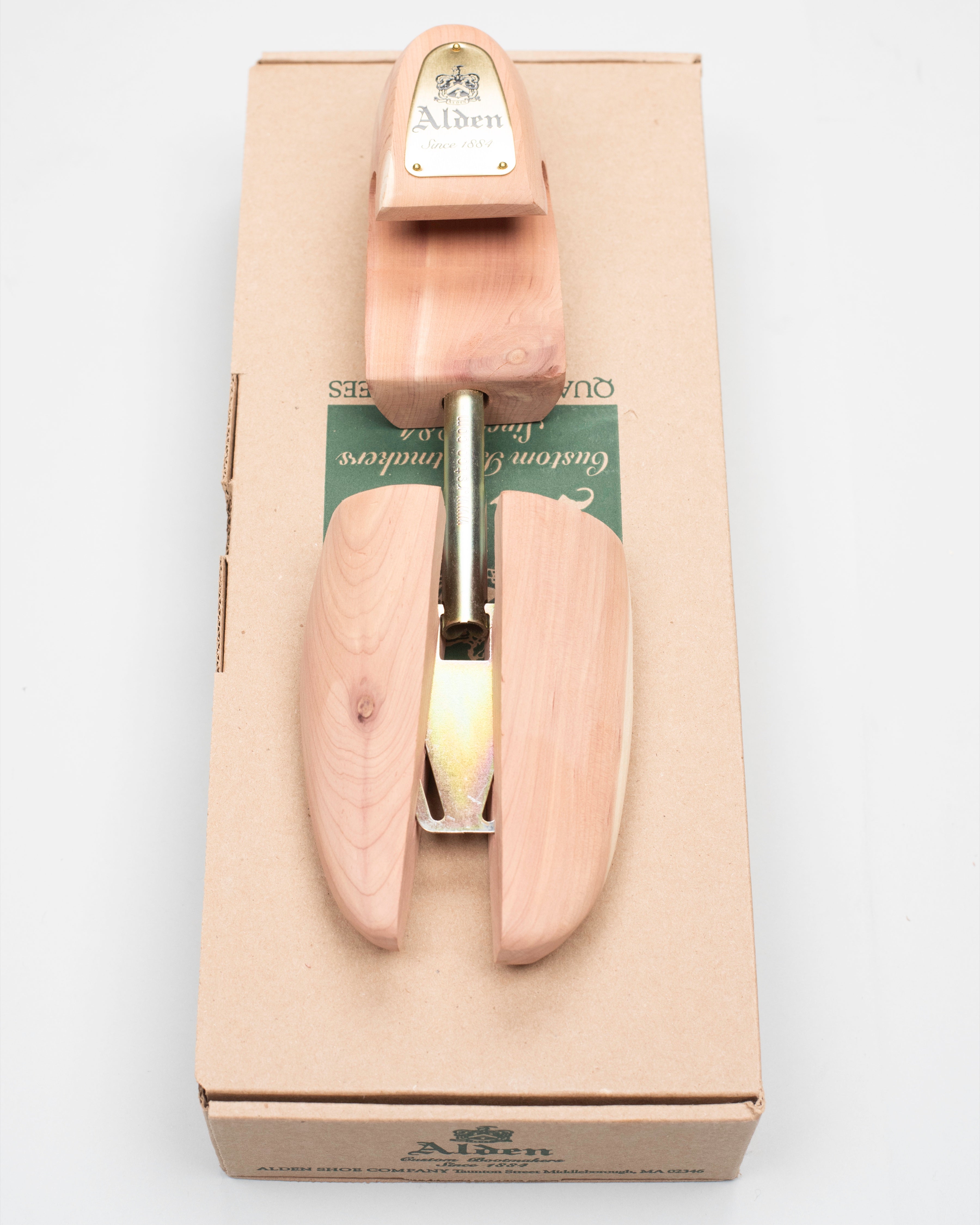 alden cedar shoe trees – khakis of carmel